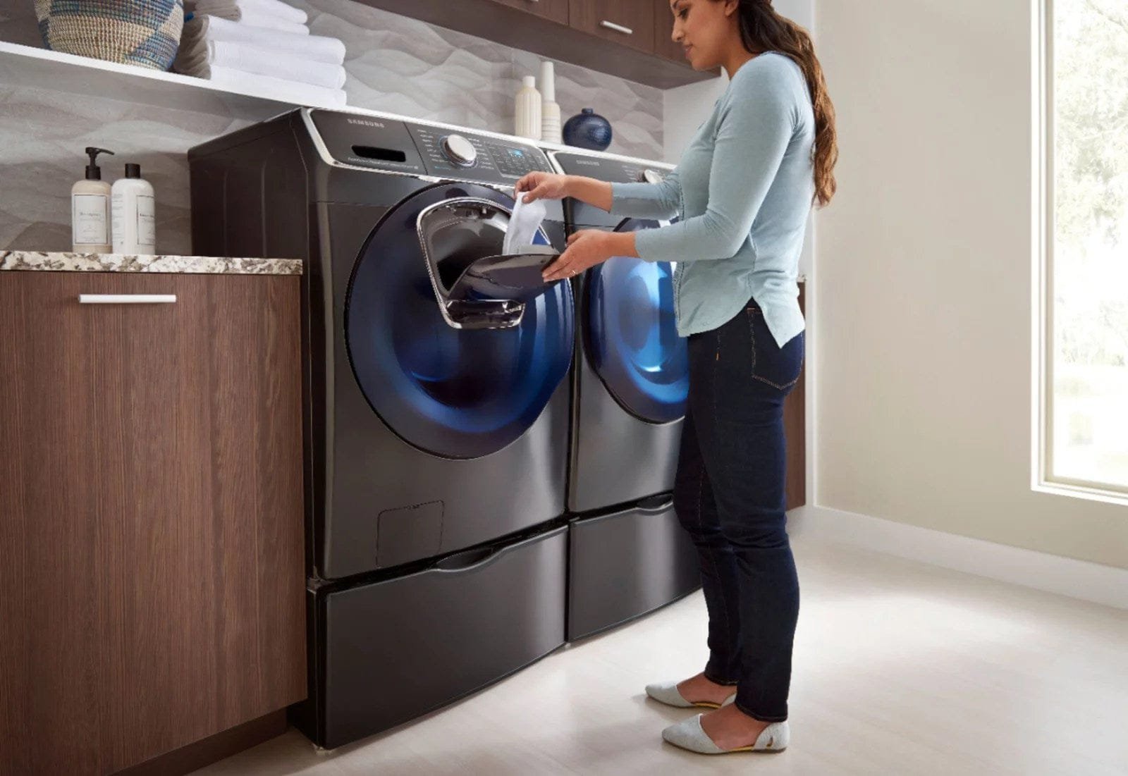 Samsung – 4.5 Cu. Ft. High Efficiency Stackable Front Load Washer with Steam and AddWash – Black stainless steel