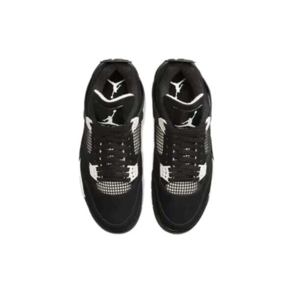 Jordan4_WhiteThunder_fd9582bd-cd5e-4d77-8761-3a08a6ddccd0.jpg